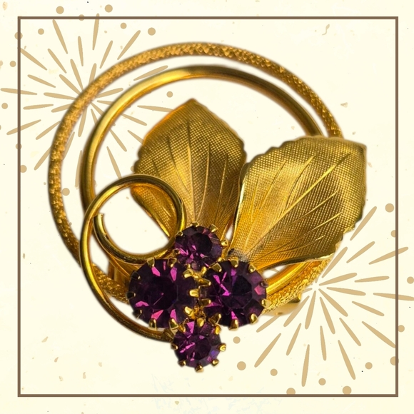 Jewelry - Brooch. Dark purple rhinestones. Vintage cluster